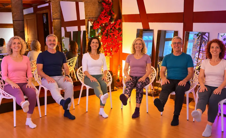 ChairYoga 49+ Fit mit StuhlYoga., Sport & Fitness / Fitness & Group Fitness, ConnysOase