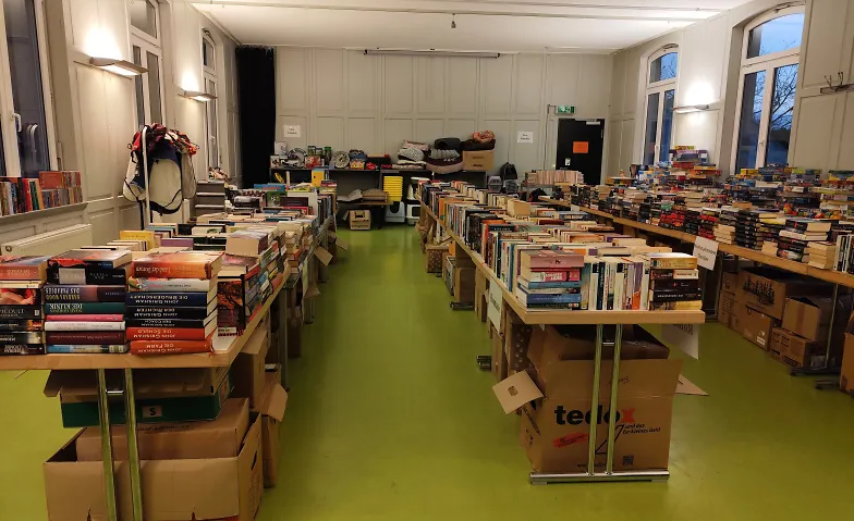 𝗚𝗿𝗼ß𝗲𝗿 Bücherflohmarkt mit Pfotencafe, Markets / Flea market, Jugendhaus Wangen
