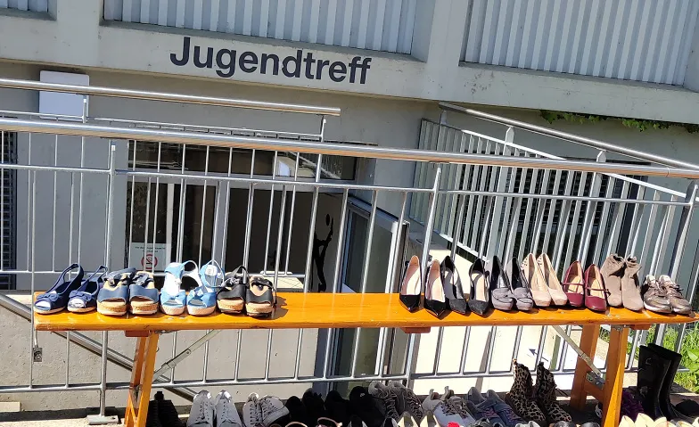 Frauen Kleider Tausch, Marchés / Deuxième main, Jugendraum