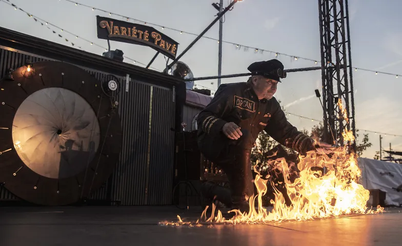 Event-Image for 'ZIRKUS VARI&Eacute;T&Eacute; PAV&Eacute; ZUR&Uuml;CK IM PARK AM WASSER!'