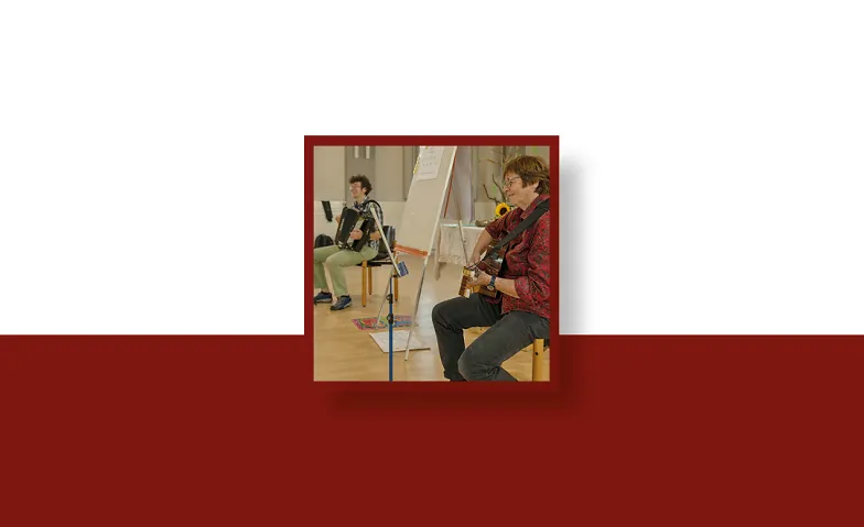 UniSONO vor der Lichterwand