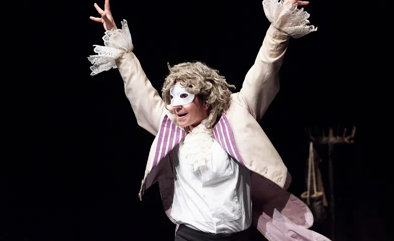 ZUHAUSE • Theatersolo von Jelena Quaet-Faslem