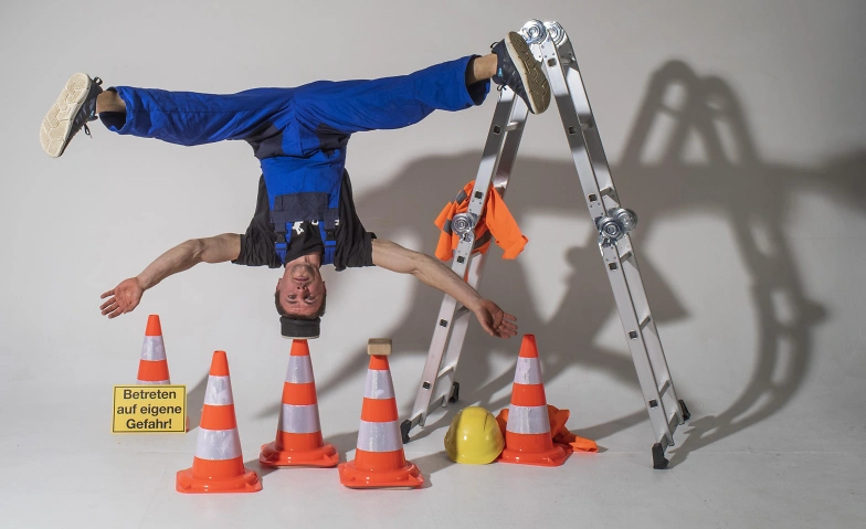 &ldquo;Die Baustelle steht Kopf&rdquo; &ndash; Akrobatik-Zirkus-Familien Show Tickets