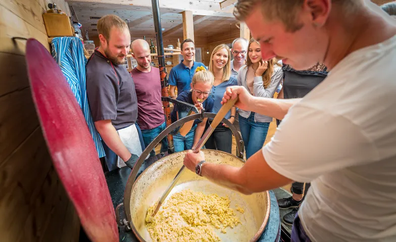 Koch Workshop: Chääshörnli kochen im alten Käse-Kessi