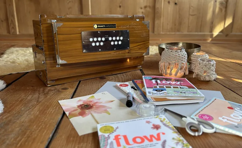 GLOW – dein Vision Board für 2027, Health & Spirituality / Health & Wellbeing, Yoga am Fluss