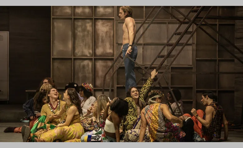 Hair, Theatre & Stage, Grosses Haus