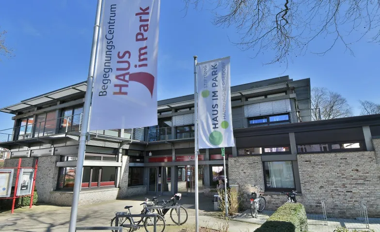 Design- und Kunsthandwerkermarkt im Haus im Park, Markets / Art market, Haus im Park