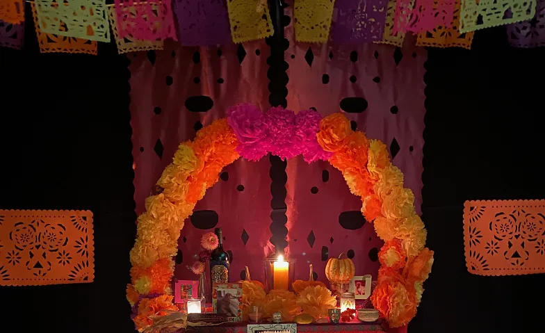 Circles of Life-día de Muertos Celebration
