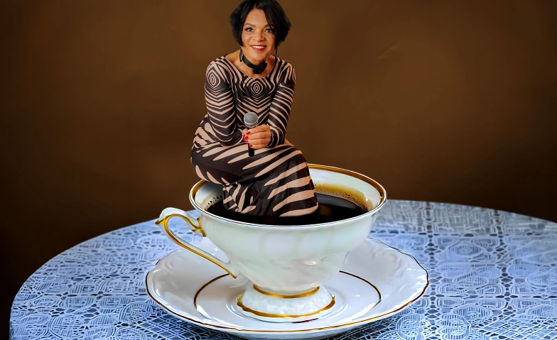 Hier swingt sogar die Kaffeetasse