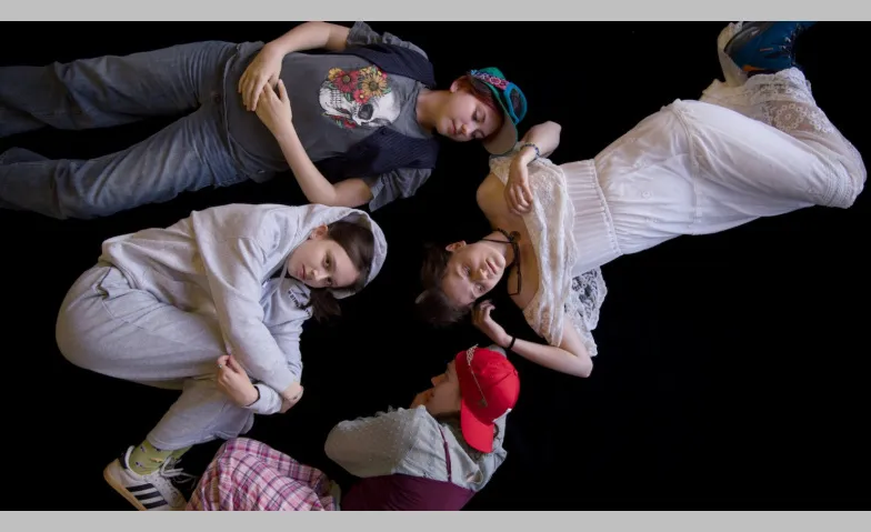jugendclub momoll theater - Im Spiegel der Anderen, Theater & Bühne, BACHTURNHALLE – theater bachturnhalle.ch – schaffhausen