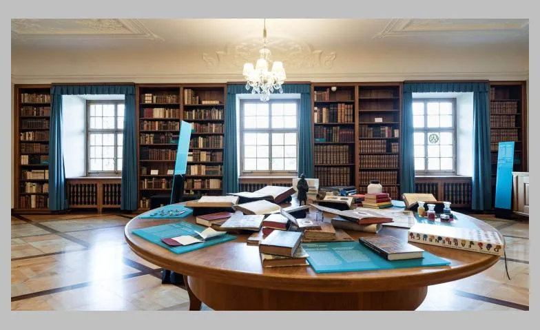 Öffentliche Führung in der Eisenbibliothek