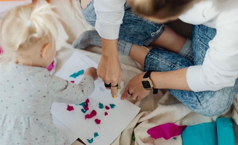 Toddler art workshops - Paper