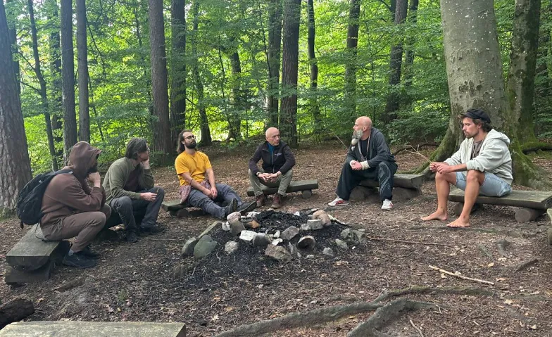 Jedermann – Männerwochenende: Männer im Wald