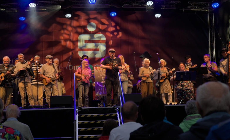 Bremer Ukulelenorchester beim Festival "Folk im Kämmerei"