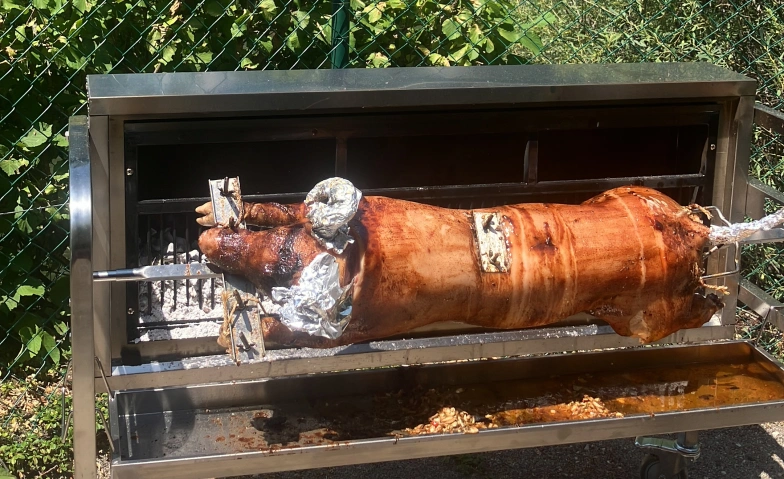 XXL BBQ Büffet. Highlights Spanferkel und Lamm am Spiess