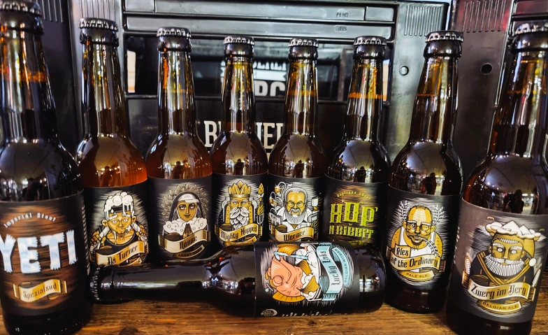 Tavolata mit der Brauerei im Berg
