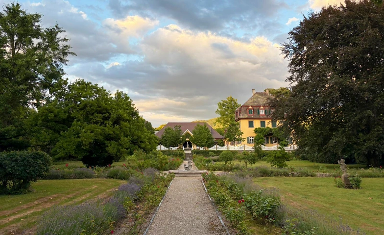 OSOMO SUNSET LIEGEKONZERT & PICKNICK – Schloss Bollschweil