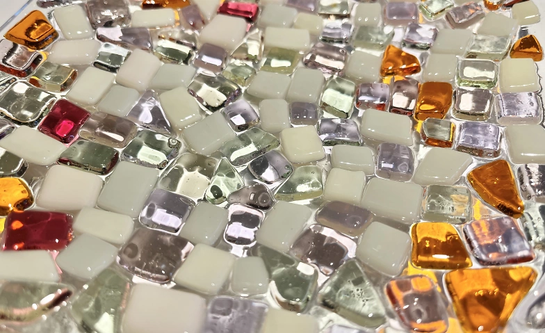 Familiensonntag «Glasatelier» und "NanoCube"