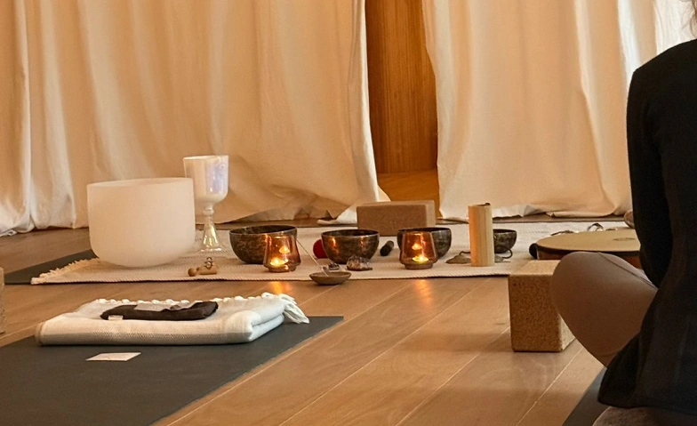 Event-Image for 'Soft Yoga & Sound Bath'
