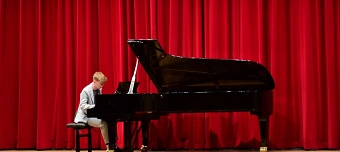 Veranstalter:in von Detox Deluxe - Kabarett mit Musik