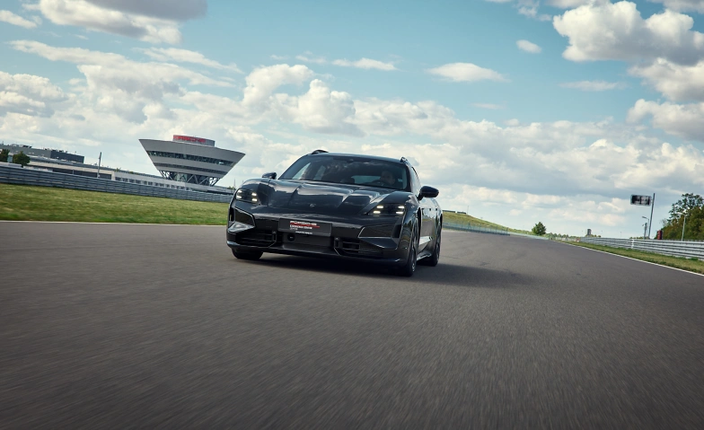 Porsche Fahrerlebnis: Co-Pilot Taycan Tickets