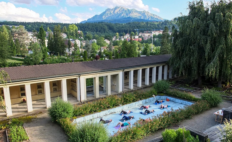 Event-Image for 'Yoga & Blumen'