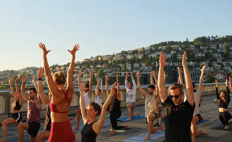 Event-Image for 'GOODBYE MONDAY BLUES &ndash; SUNSET YOGA FLOW&nbsp;with the best view!'
