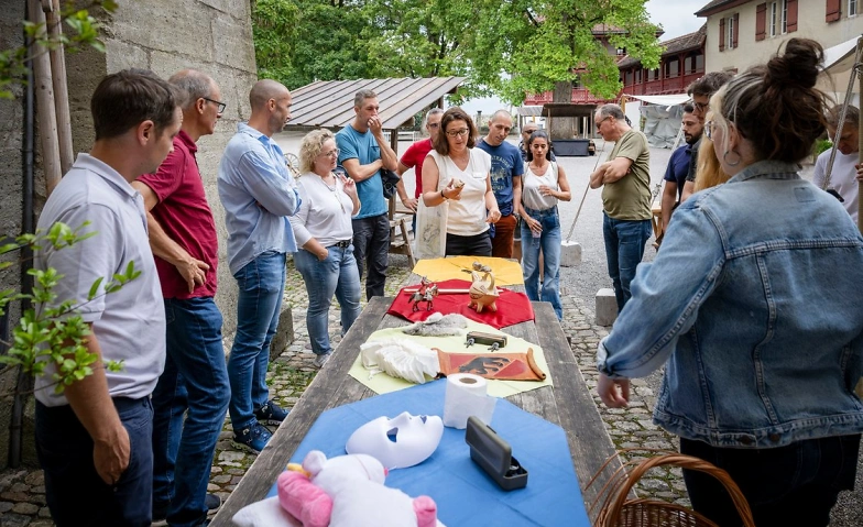 Mit fünf Objekten durch Raum und Zeit
