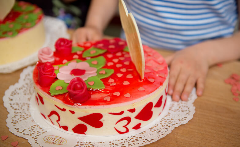 Torte verzieren zum Muttertag