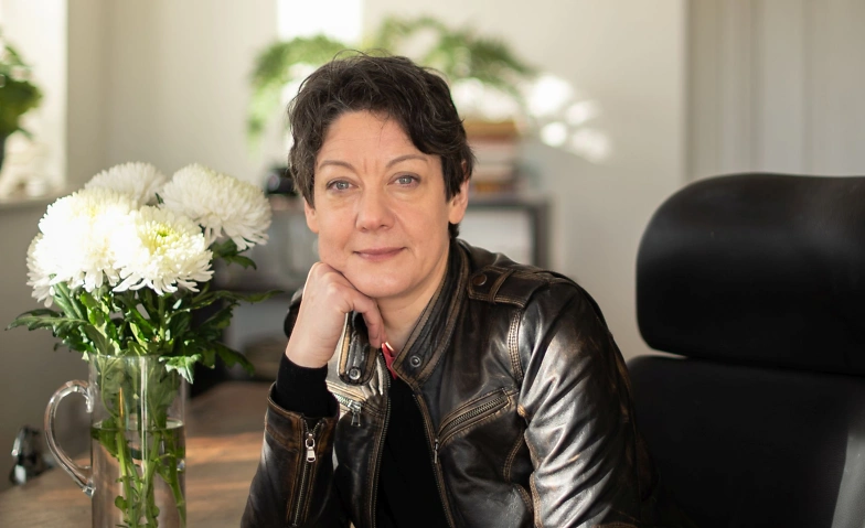 Federlesen in den Merian Gärten mit Helen Macdonald