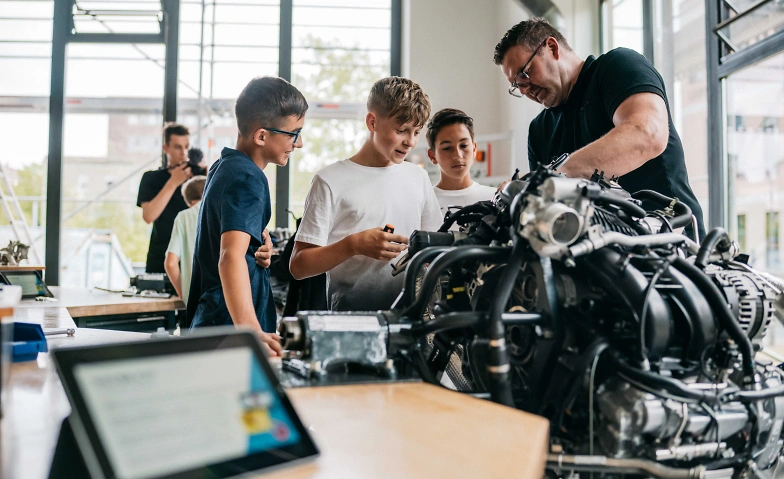 Porsche Erlebniswerkstatt: Grundfertigkeiten im Automobilbau