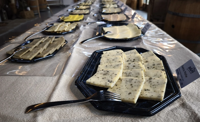 Raclette-Plausch in der natürli Alphütte