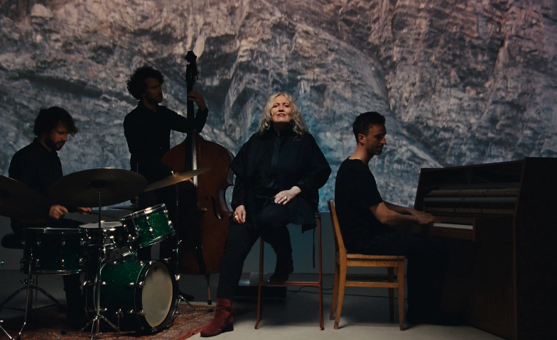 WAAGHAUS WAGT JAZZLIGHTS: Corin Curschella feat. Berg Tickets