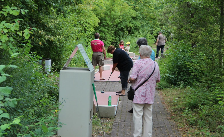 Minigolf spielen in der Telli