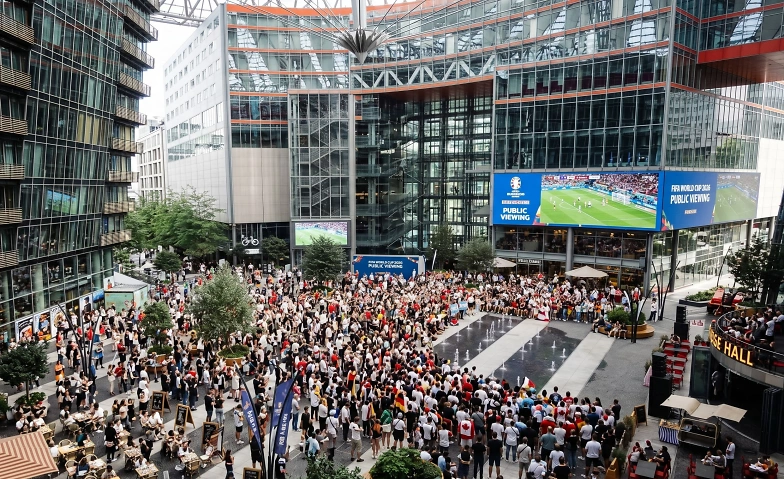 Event-Image for 'Fu&szlig;ball-Sommer am Potsdamer Platz'