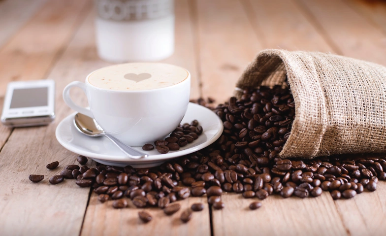 Café Mitenand mit Kleidertauschbörse