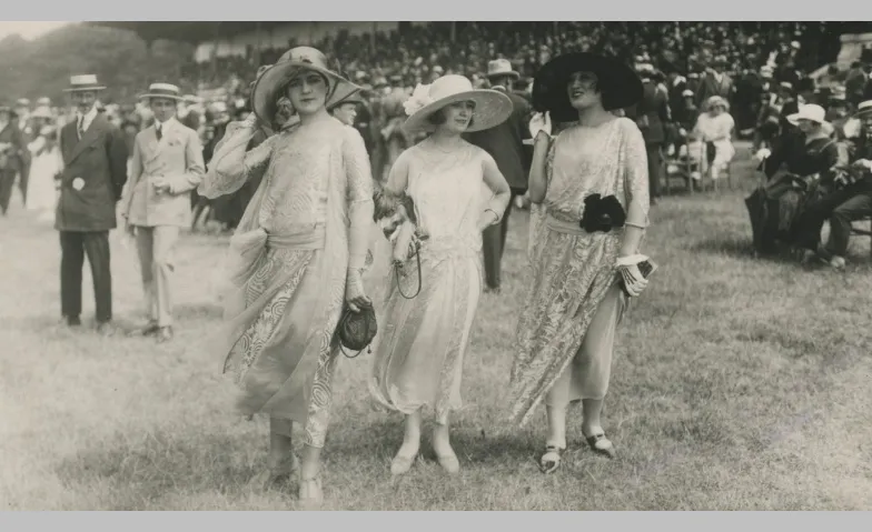 Mise en Sc&egrave;ne. Modefotografie von der Belle &Eacute;poque bis heute Textilmuseum, Vadianstrasse 2, 9000 St.Gallen Tickets