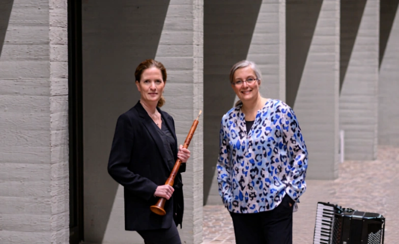 Ensemble Mixtura: Katharina Bäuml mit Schalmei und Margit Kern mit Akkordeon, Konzert Growing Flowers in Stadthagen