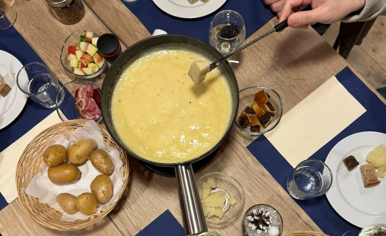 Fondue-Plausch in der natürli Alphütte