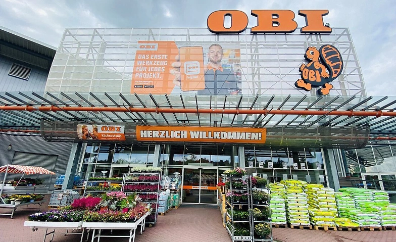 Riesenflohmarkt Parkplatz OBI Baumarkt in Erlangen West