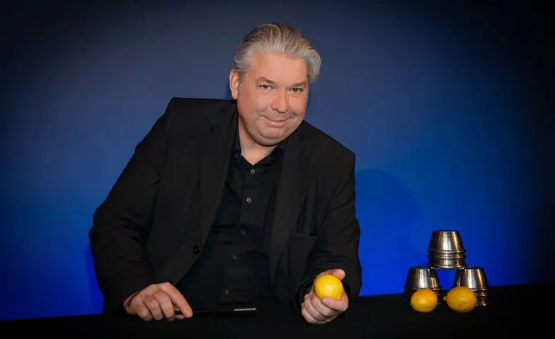 Raritäten mit Buffet – Close-up-Zaubershow, Theater & Bühne / Bühnenveranstaltung, Black Table Magic Theater