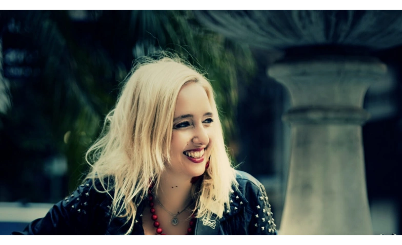 «Thursday Blues»: Vanesa Harbek