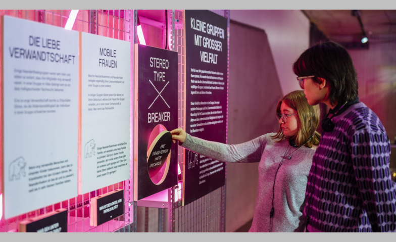 Vernissage: Stereotypes: Neanderthalerin