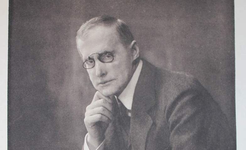 "Hugo von Tschudi. Mann mit Maske"