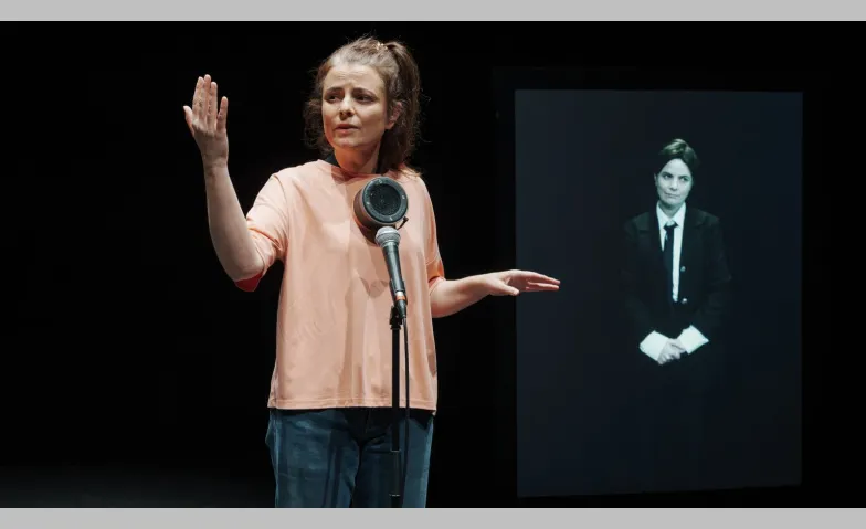 Sarah Hugentobler - Bin ich das? Ein Solo für Viele (Videoku, Theater & Bühne, BACHTURNHALLE – theater bachturnhalle.ch – schaffhausen