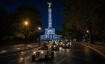 NIGHT DRIVE - 90min Tour im kleinsten Auto durch Berlin