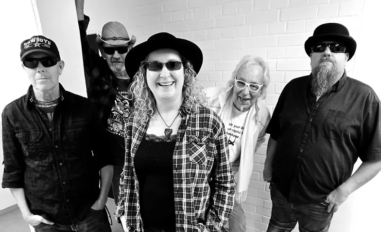 Southern Roxx rocken die Kapelle in den Burgen Gärten