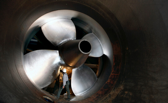 Besichtigung der offenen Turbine im Kraftwerk Ruppoldingen