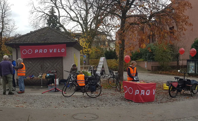 Velolichtaktion von Pro Velo Lenzburg, Leisure & Excursions / Other events, Hünerwadelplatz bei Migros Lenzburg